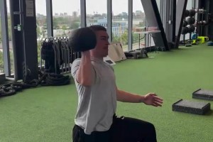 小个子同样能驰骋赛场！来看看普里查德的一些体能训练！